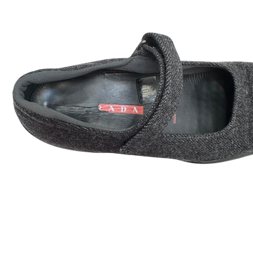 VINTAGE PRADA LINEA ROSSA SPORT GRAY WOOL MARY JANE FLATS WITH VELCRO CLOSURE - Picture 2 of 16